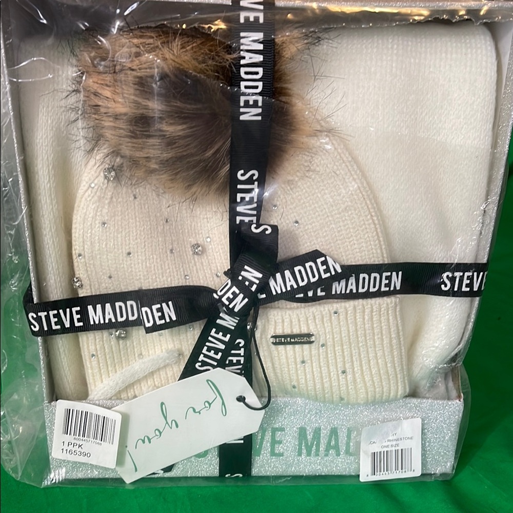 Steve Madden Cream Beanie and Scarf Set